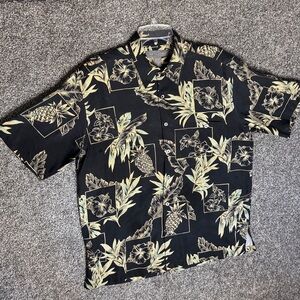 Tori Richard Black Silk Short Sleeve Button Up Hawaiian Men's Shirt Pineapple